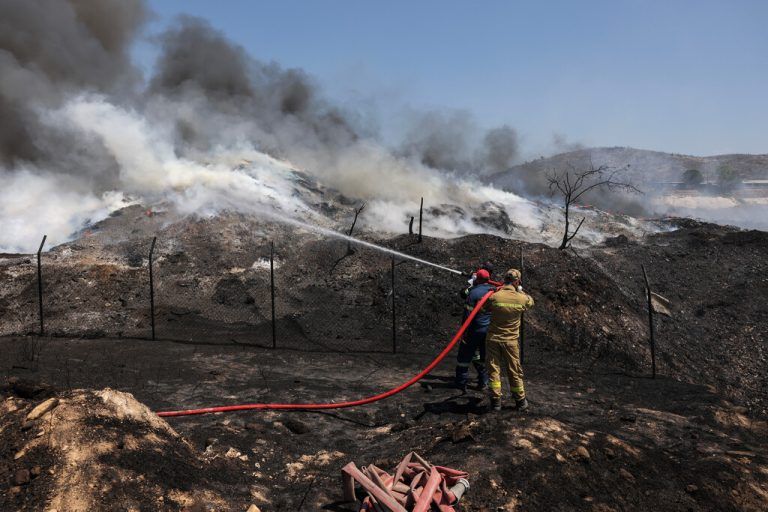 Einige Bürgermeister machen Bodenspekulanten für die Feuer verantwortlich. Reuters