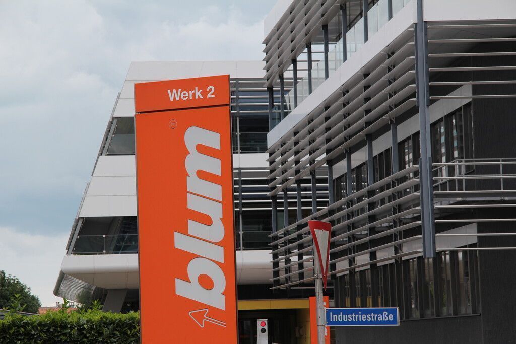 Gegenwind für Blum: Beschlägehersteller mit Umsatzminus. »D1