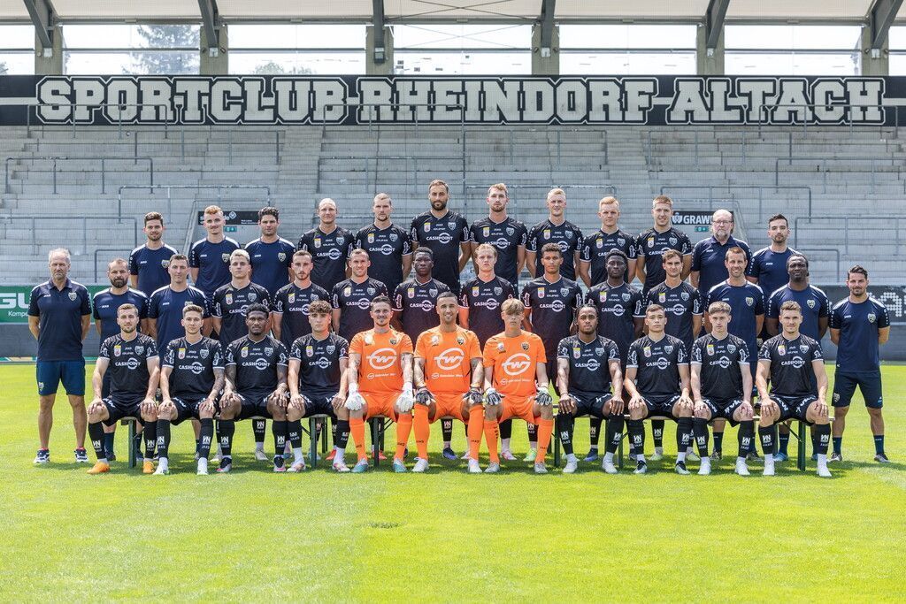 Schwarz und Weiß die neuen Dressfarben