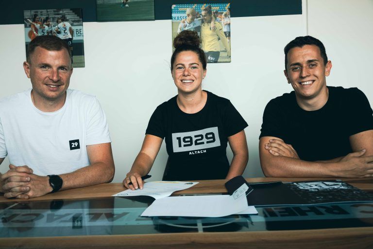 Die Tinte ist trocken und Sarina Heeb ab sofort Altach-Spielerin.SCRA
