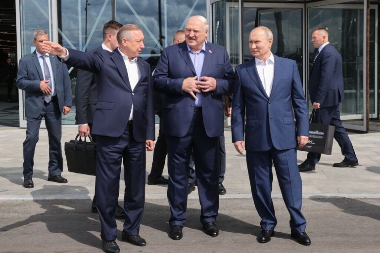 Lukaschenko traf Putin gestern in St. Petersburg.AFP