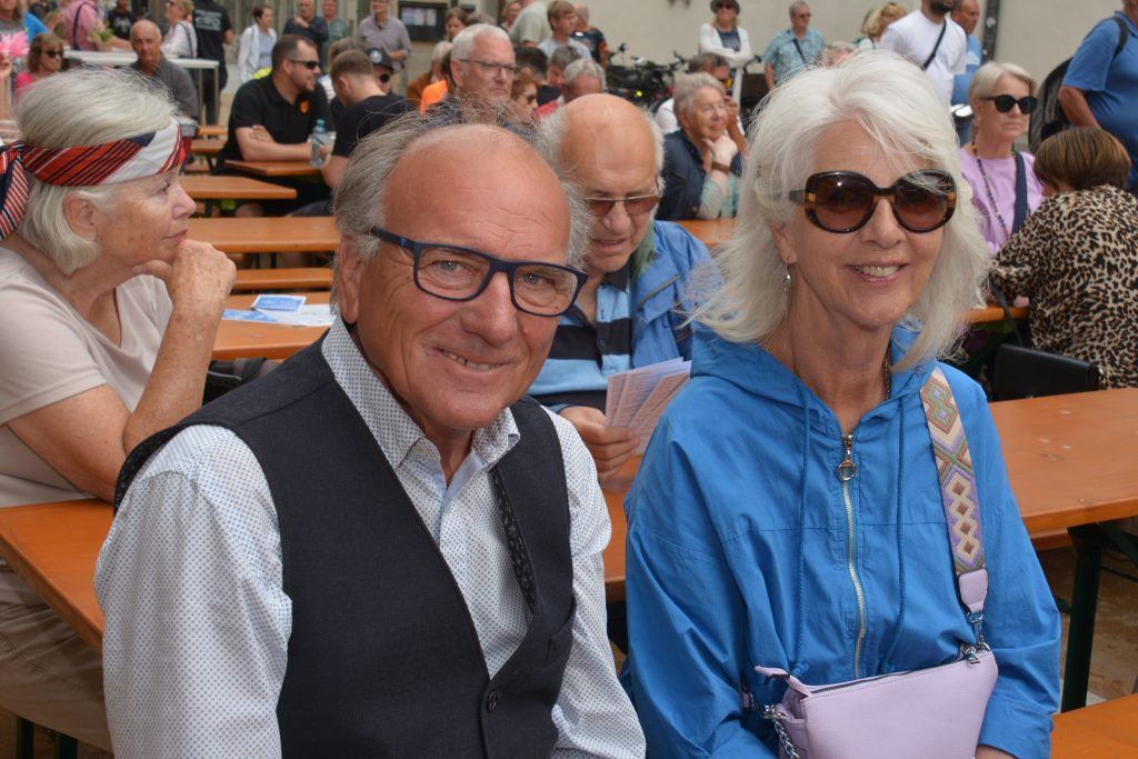 Mit Tusch und Trompeten