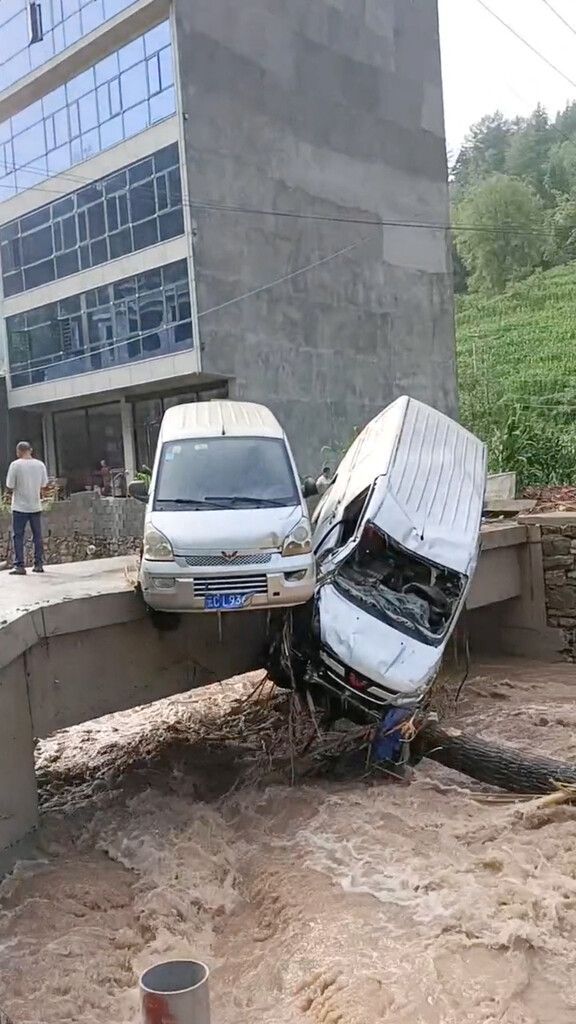 Nach schweren Regenfällen mit Überschwemmungen in der südchinesischen Provinz Yunnan beginnen nun die Aufräumarbeiten. Reuters