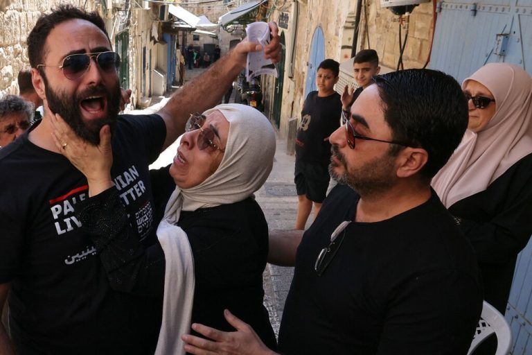 Nora Sub Laban und ihr Sohn Raafat wurden aus ihrem Viertel in der Altstadt Jerusalems vertrieben, um Platz für jüdische Siedler zu machen. AFP