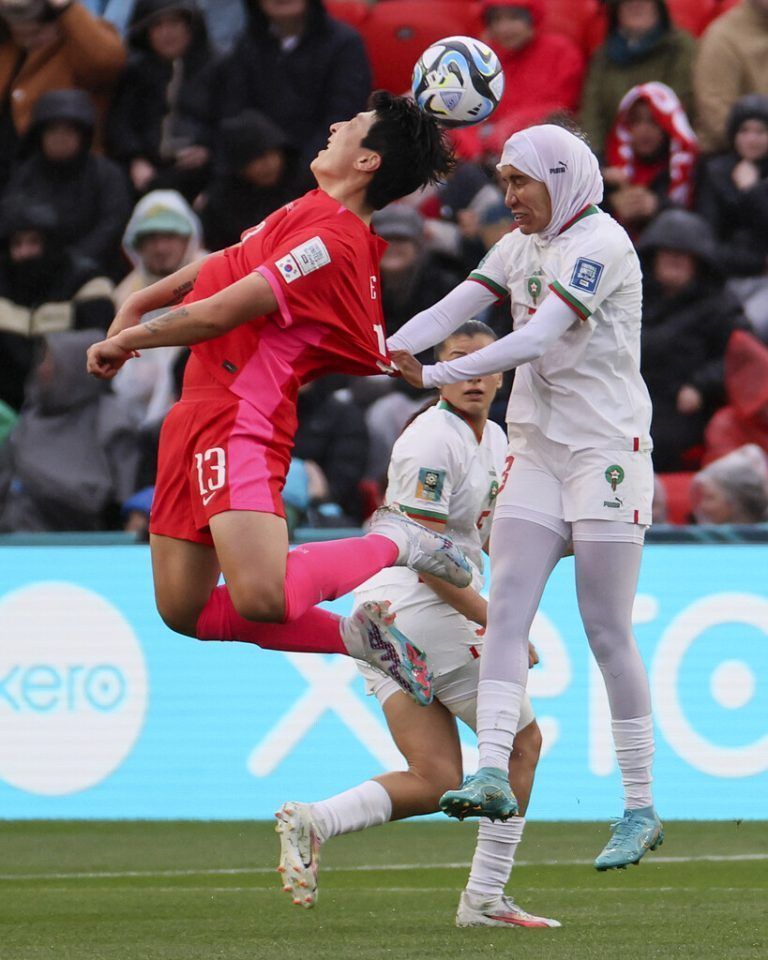 Nouhaila Benzina trug als erste WM-Fußballerin einen Hidschab.ap