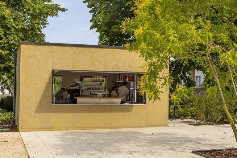 Im neuen Pavillon ist für Getränke und Snacks zum Mitnehmen gedacht. Auch die Eisdiele ist dort hingezogen. 