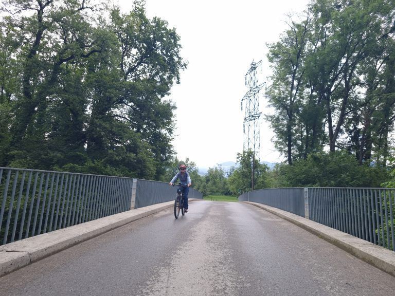 Abseits stark befahrener Verkehrswege radelt es sich gut und sicher. 
