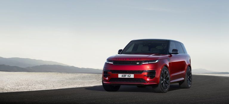 Range Rover Sport PHEV: Als P510e produziert das Gespann aus 3,0-Liter-Sechszylinder-Benziner und Elektromotor 510 PS Systemleistung. 4x4 gehört dazu.