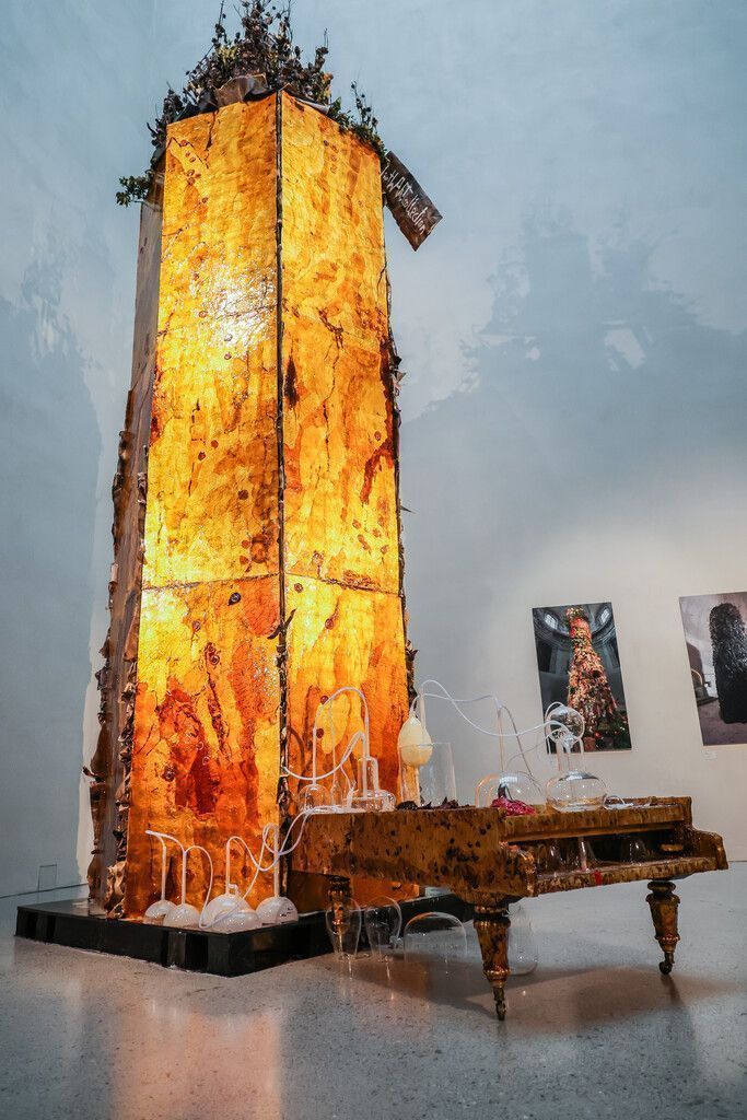 Renners Aufbau gleicht einem Turm oder einer Rakete, die sich zehn Meter hoch, im Atrium des Museums „gen Himmel erhebt“. VN/Steurer