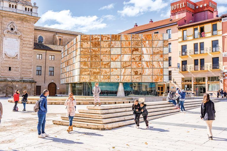 Saragossa ist die fünftgrößte Stadt in Spanien.Shutterstock