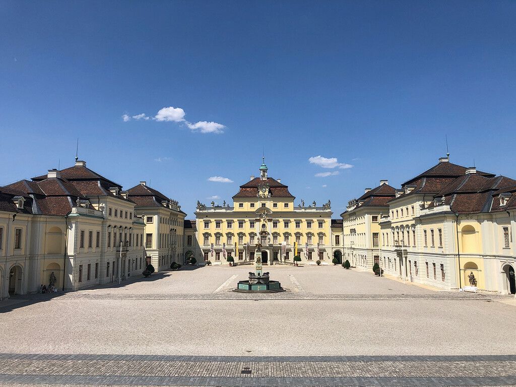 Ein Schloss und die Residenzstadt