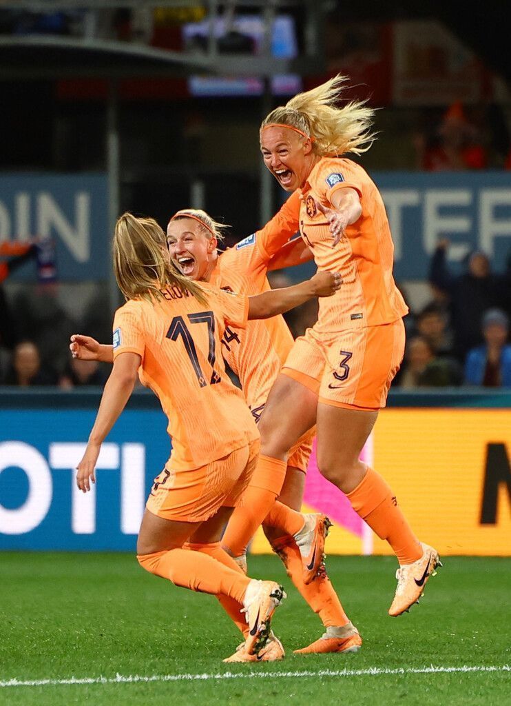 Stefanie van der Gragt (r.) gelang der Siegtreffer für die Niederlande.Reuters