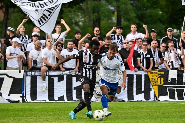 Tobias Hartmann gegen Ibrahim Mustapha.