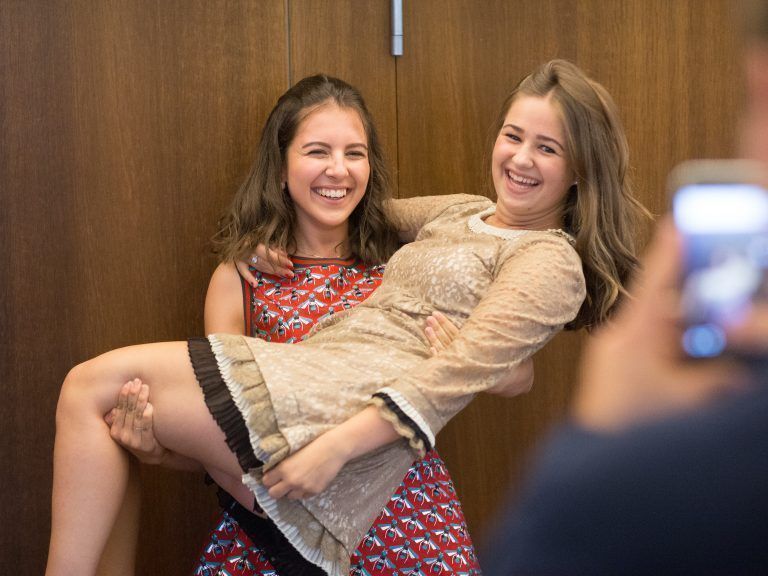 Grenzenlose Freude nach bestandener Reifeprüfung. Für viele MaturantInnen ist das ein unbeschreibliches Gefühl. <span class="copyright">Symbolfoto VN/Sams</span>
