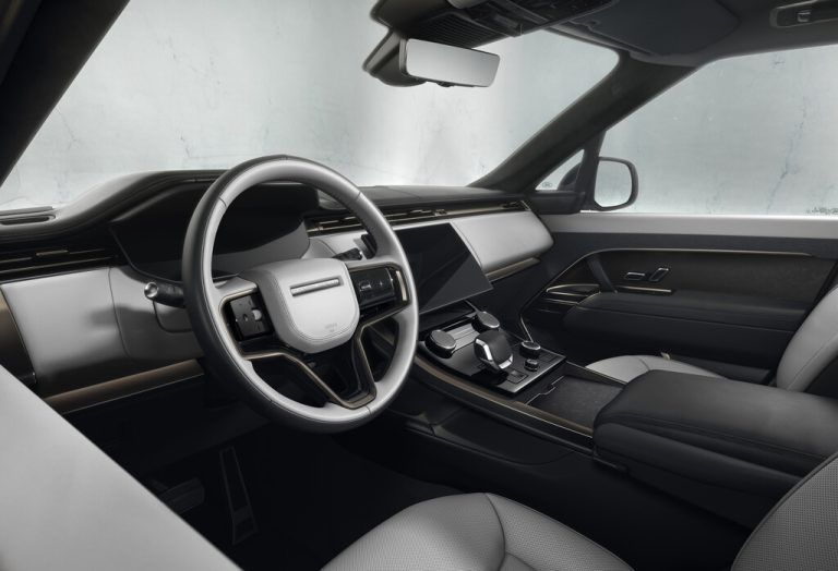 Wie im Rangie-Bruder: Cleanes und völlig unverschnörkeltes Cockpit.