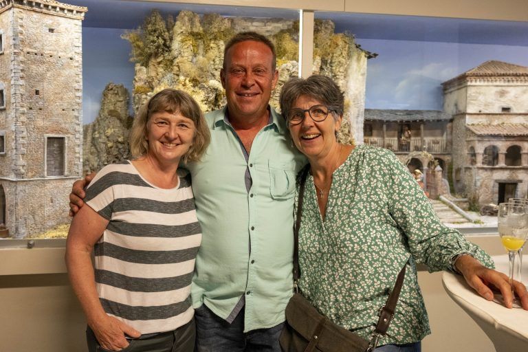 Carmen Lassnig (Leitung Vorarlberger Krippenbauschule), Jakob Fessler (Stv. Leitung Krippenbauschule) und Sigrid Fessler. <span class="copyright">Lorenzi</span>
