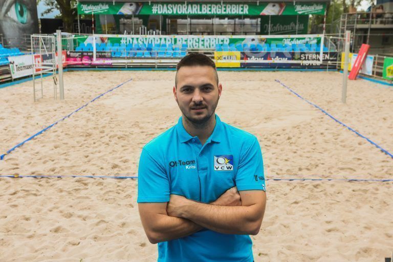 Alles erledigt, es ist angerichtet: Simon Kritzinger auf dem Centercourt. <span class="copyright">Steurer</span>