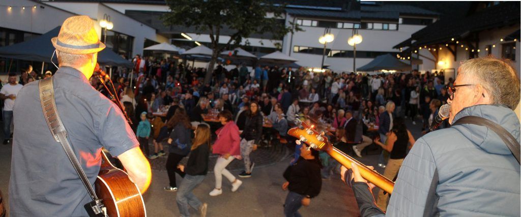 Die Müselbacher Musikanten begeisterten als Pizza-Bäcker