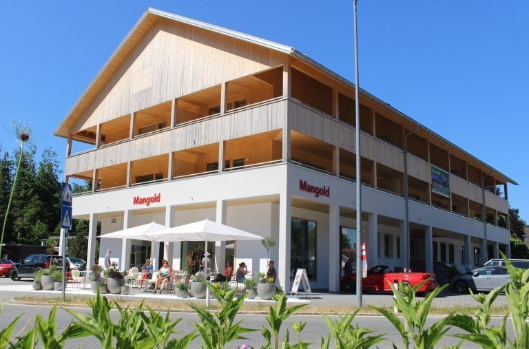 Aus der ehemaligen Bahnhofsresti – später Gasthof, Pension Ritter – wurde ein Infrastrukturprojekt mit Wohnungen, Gasthof und Bäckerei-Filiale samt Café. STP