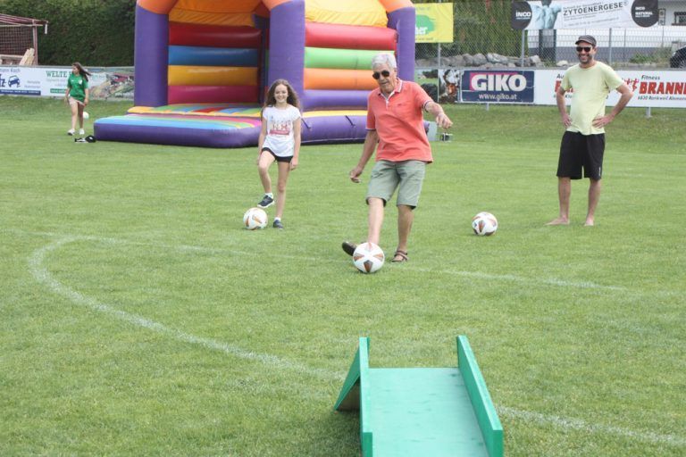 Bei Minispielen können die Besucher ihre sportlichen Fähigkeiten unter Beweis stellen. <span class="copyright">VN-TK</span>