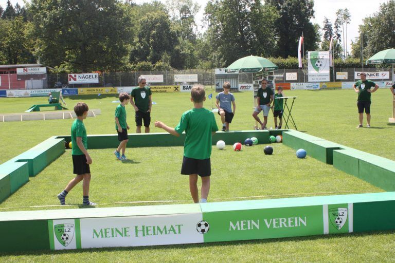 Beim „Fußball-Billard" war spielerisches und strategisches Geschick gefragt. <span class="copyright">VN-TK</span>