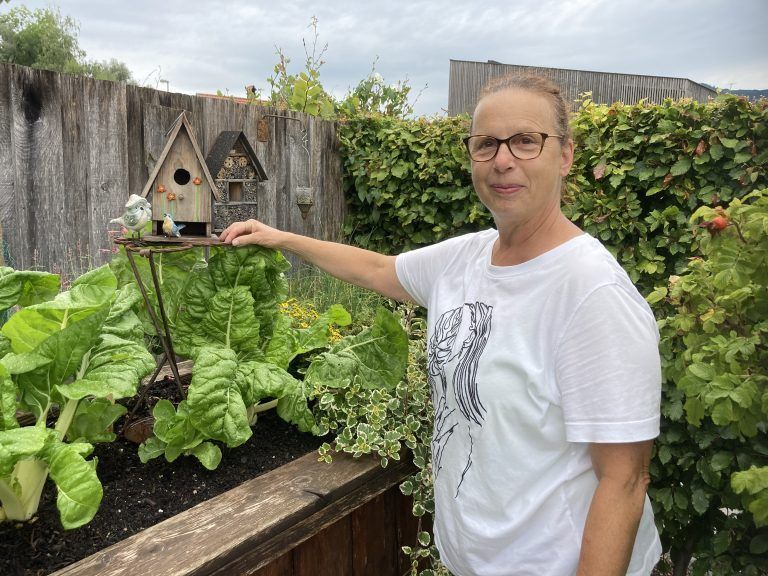 Die Dornbirnerin Annette Reinbacher ist stolz auf ihr kleines Gartenparadies. <span class="copyright">Alle Bilder: CTH</span>