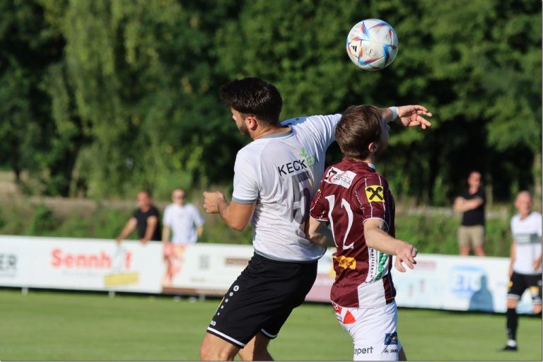 Die Spieler kämpften leidenschaftlich um jeden Ball.