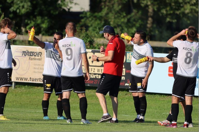 Trotz der hochsommerlichen Temperaturen lieferten sich beide Teams ein spannendes Duell.