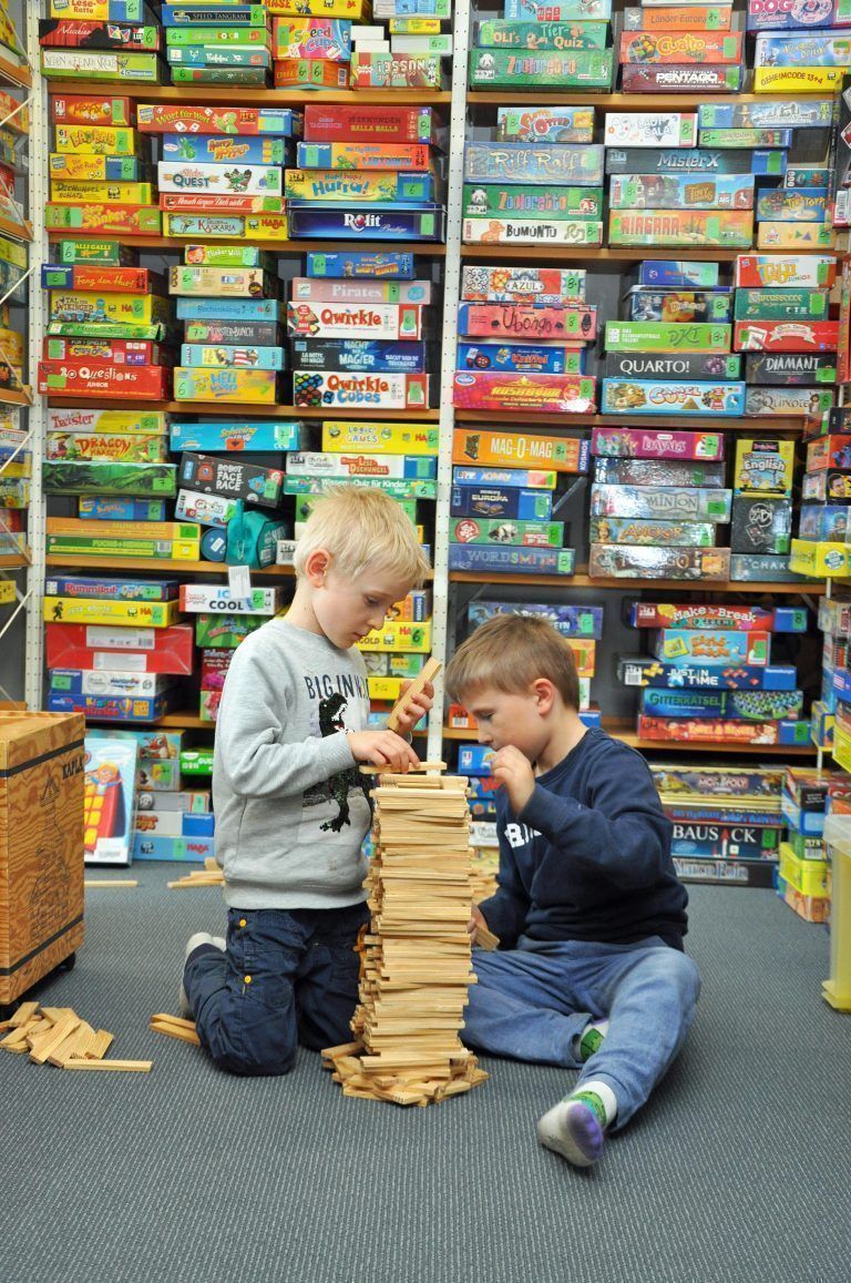 Die Bücherei Haselstauden in der Feldgasse 30 (MS Haselstauden) hat montags, mittwochs und freitags von 15 bis 18 Uhr geöffnet.