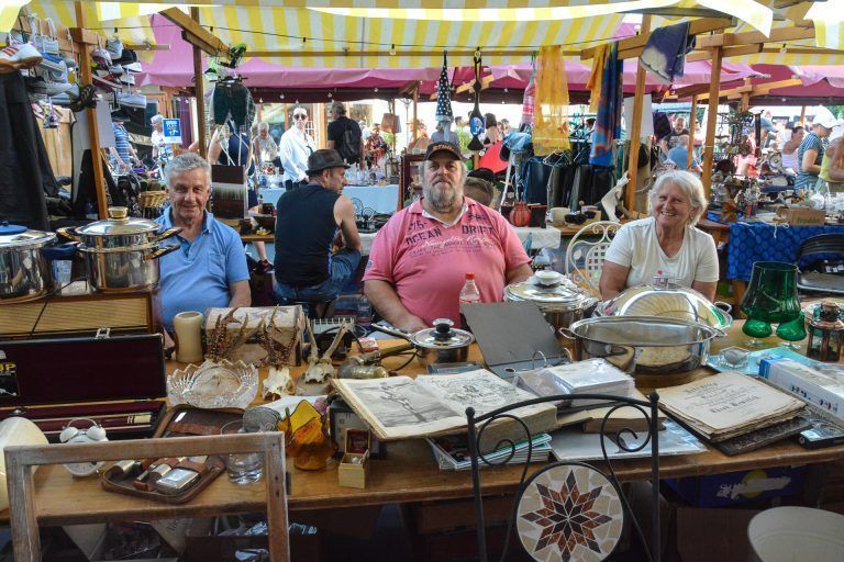 Die Stände boten dicht an dicht eine breite Palette an Waren.<span class="copyright"> bvs</span>