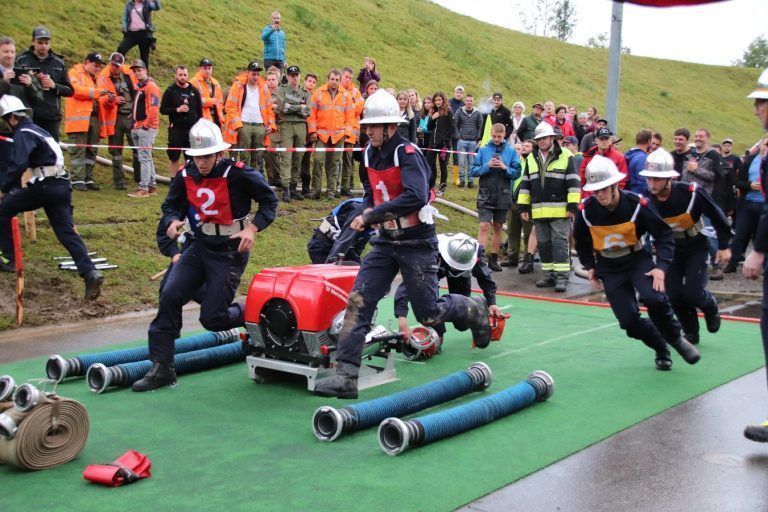 Trotz der widrigen Umstände zeigten die Feuerwehrteams in Alberschwende beeindruckende Leistungen.