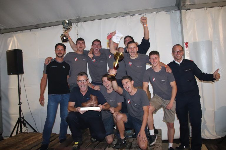 Bei der Siegerehrung wurden die Bemühungen und der Einsatz aller Teams nach einem intensiven Wettkampftag gewürdigt.