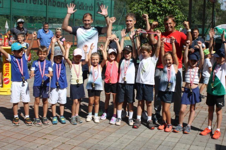 Erster Intersport Fischer Sommer Tennis Nachwuchscup brachte sehr zufriedene Gesichter.<span class="copyright">VN-TK</span>