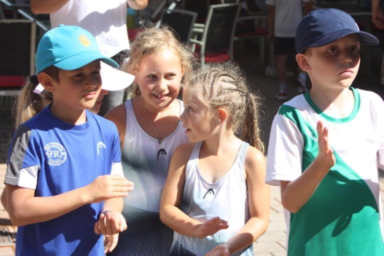 Auch die jungen Tennis-Ladys waren begeistert.