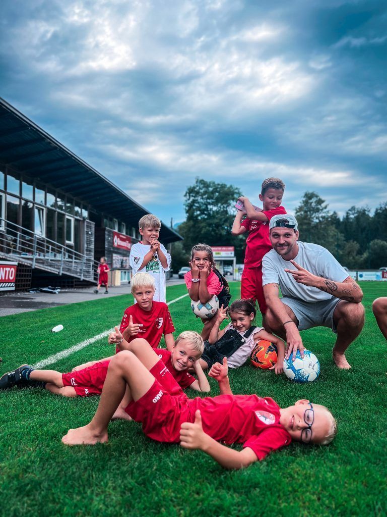 Spielerische Übungen brachten den Kindern neue Fähigkeiten näher.