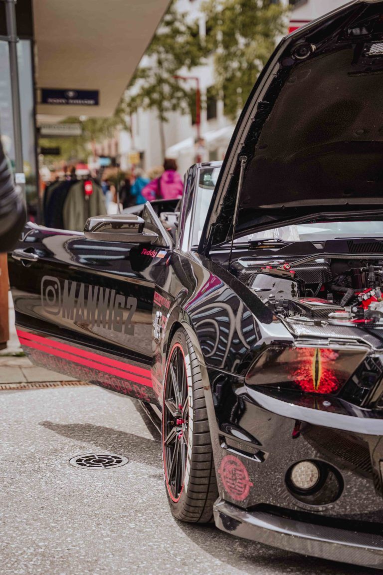 Auch moderne Muscle Cars sind bei den US-Car Friends Rheintal gerne gesehen.