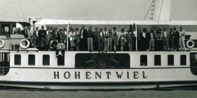 Eine spezielle Beziehung zur Hohentwiel hat der Maturajahrgang 1964/65 der Bregenzer Handelsakademie: Schon vor der offiziellen Restaurant-Eröffnung feierten die angehenden Maturantinnen und Maturanten im Mai 1964 an Bord des Dampfers das erste Fest und kehrten zum 25-jährigen Maturajubiläum auf „ihr Schiff“ zurück (Bild) – nur wenige Tage nach der zweiten Jungfernfahrt im Mai 1990.
