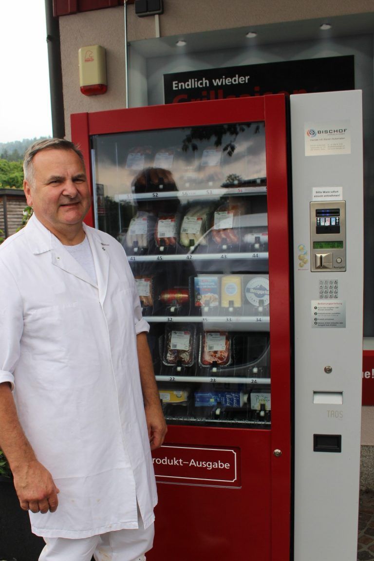 Party-Service und der besonders in der Grillsaison sehr gefragte Automat (Bild) runden das Angebot des Hohenweiler Nahversorgers ab.
