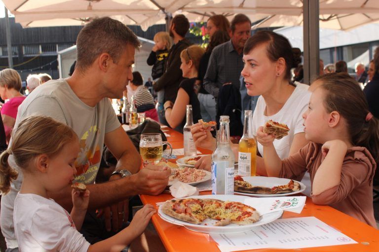 Familienfreundlichkeit wird beim Käsklatsch großgeschrieben – und ist ohne Zweifel ein wichtiger Grund für den Erfolg der Kult-Veranstaltung.
