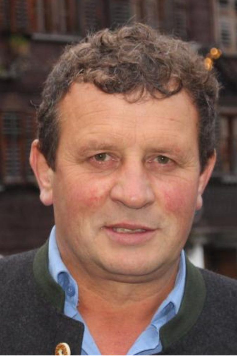 Mit großem Bedauern hat der Schwarzenberger Bürgermeister Seftone Schmid im Vorjahr die Schließung "seiner" Schwarzenberger Bäckerei beklagen müssen. Umso mehr freut es ihn, dass "jetzt am Schwarzenberger Bahnhof in Bersbuch wieder eine Bäckerei eröffnet hat, von der auch Schwarzenbergs Bevölkerung profitiert."