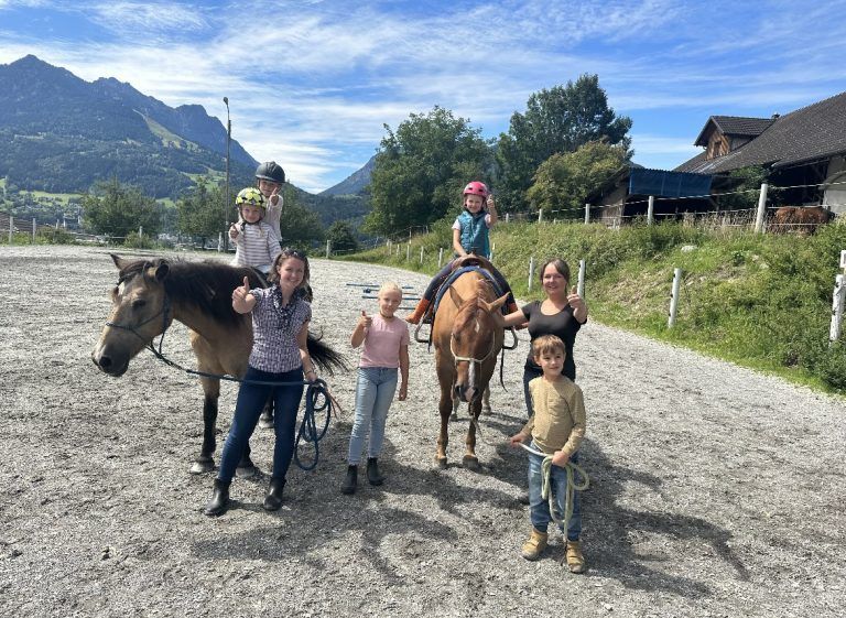 Den Kindern wurde im Rahmen des Workshops auf sehr eindringliche Art der Umgang mit den Pferden nahegebracht. BI