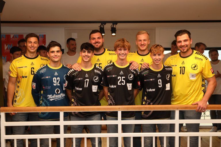 Die Neuen, v. v. l.: Marko Bogojevic, Janberk Cirit, David Seewald, Florian Steurer-Wieser. H. v. l.: Markus Mahr, Tobias Wagner, Andreas Schröder und Marko Dobric.Hb
