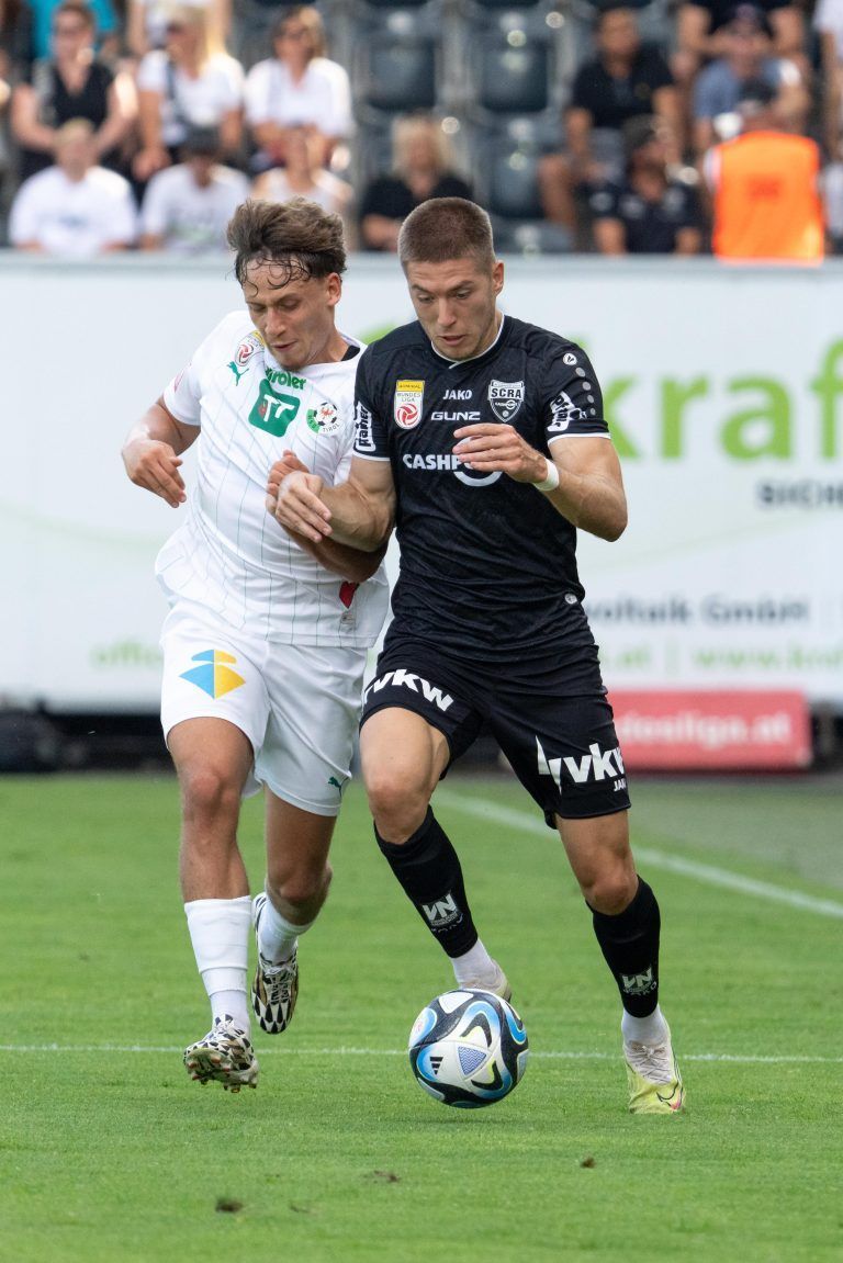 Leonardo Lukacevic, im Bild gegen Luca Kronberger, hatte Pech mit zwei Pfostentreffern. <span class="copyright">apa</span>