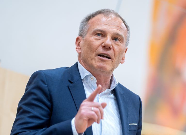 Das Moderatorenteam besteht unter anderem aus „ZiB 2“-Anchorman Armin Wolf.  <span class="copyright">APA/GEORG HOCHMUTH</span>