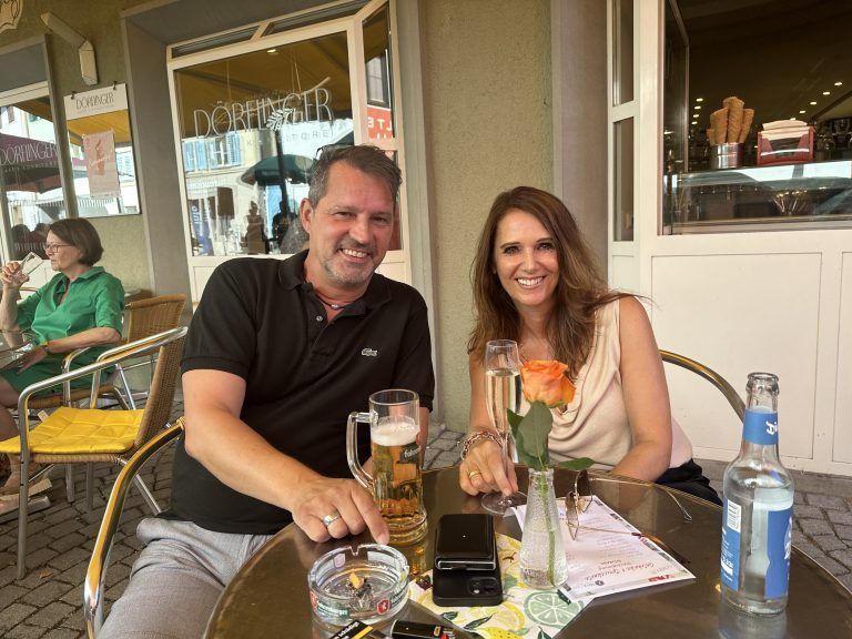 Alexander und Carina Gebhart genossen den Samstagvormittag auf der Terrasse des Café Dörflinger.