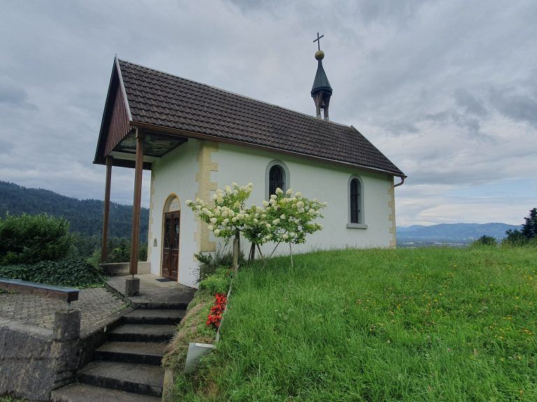 Die Geschichte der Kapelle selbst ist von Rätseln umwoben, doch sie könnte eng mit der Übersiedlung der Klosterfrauen vom Hirschberg nach Kennelbach verbunden sein. <span class="copyright">MEC</span>