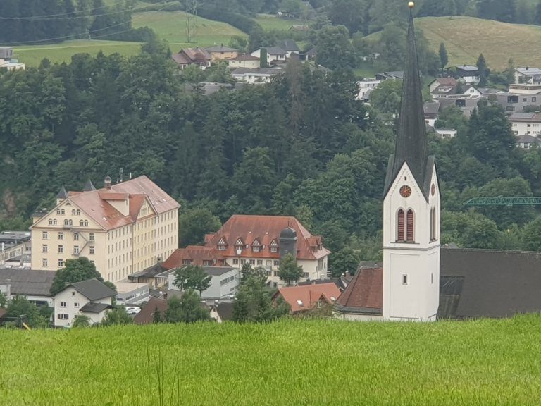 Die Pfarrkirche St. Josef ist nicht nur ein bedeutendes historisches Gebäude, sondern auch ein Ort des Glaubens und der spirituellen Gemeinschaft. <span class="copyright">MEC</span>