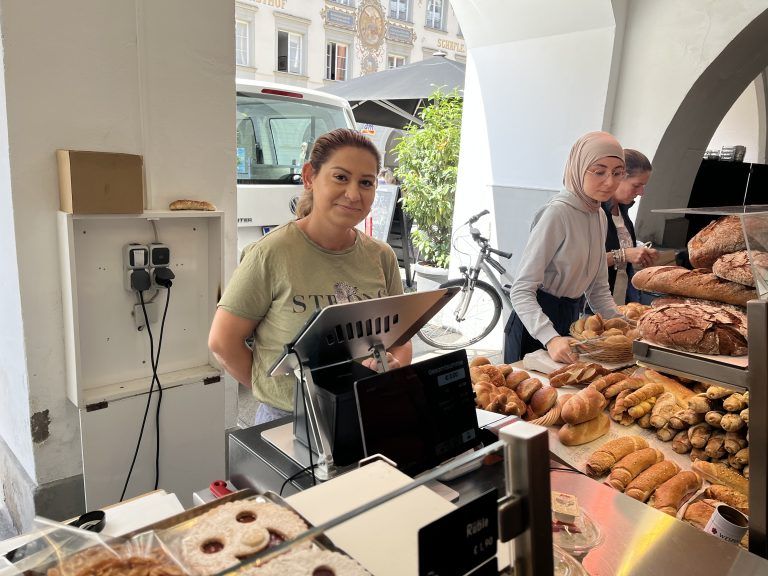 Bei Emine Karakoc werden an der Kasse auch Kleinbeträge mit Karte bezahlt.