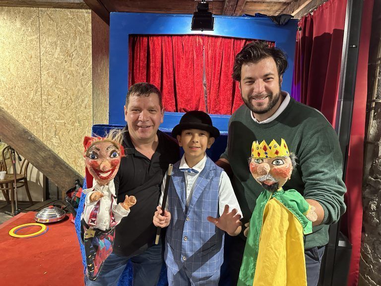 Christian Mair, Timur und Cenk Dogan beim Kinderfest in Bludenz. <span class="copyright">BI</span>