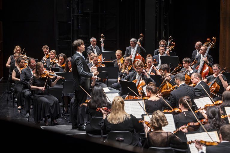 Leo McFall konnte in humoristischen Details schwelgen. <span class="copyright">Bregenzer Festspiele / Lisa Mathis</span>